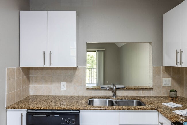 2 BR, 2 BA - 742SQFT