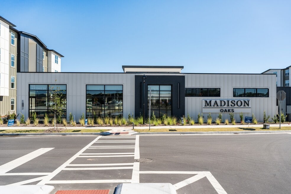 Madison Oaks, Savannah, GA 31406 - photo 1