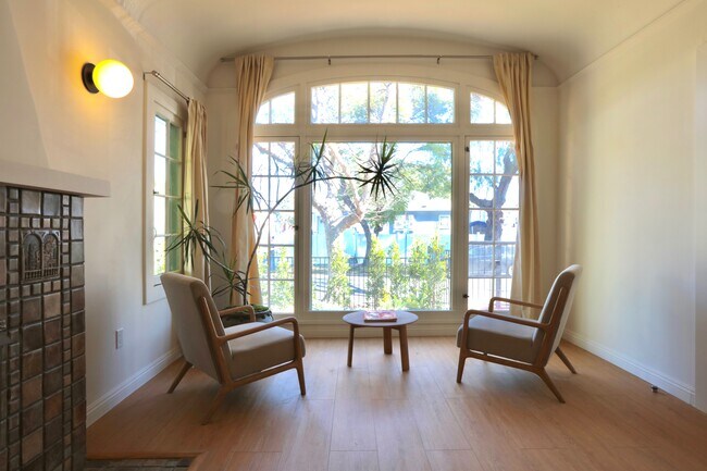 859 N Mansfield Ave unit 6900 Willoughby, Los Angeles, CA 90038 - photo 2