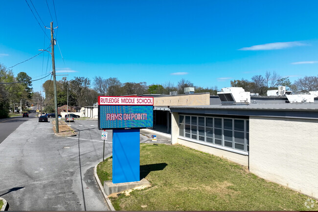 Rutledge Middle School has a student teacher ratio of 24:1.