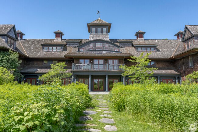 The main building of the Audubon Center of Greenwich is an exceptional location for birding.