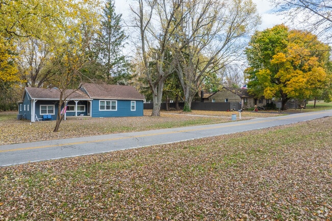 There are many quiet areas of New Bethel with homes that are a bit more spread apart.