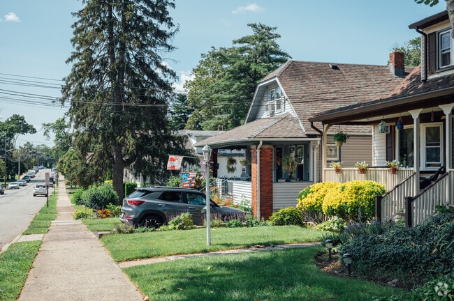 1920s cottages line Washington Ave in Hawthorne.