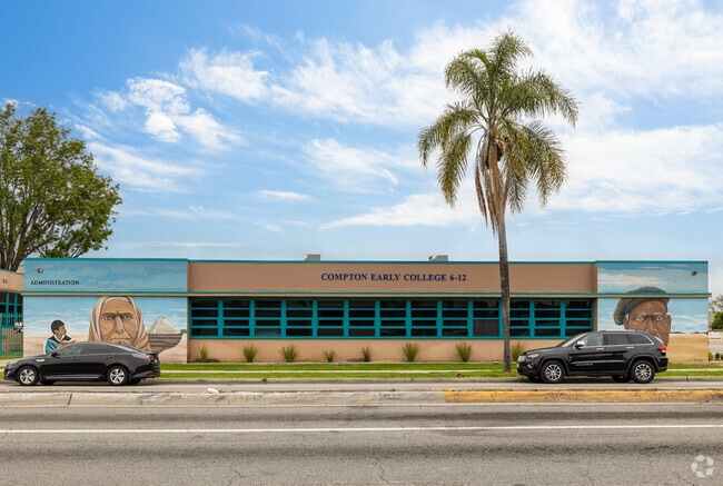 Compton Early College High School offers dual enrollment