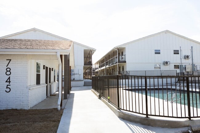 LEGACY @49th, Tulsa, OK 74145 - photo 4