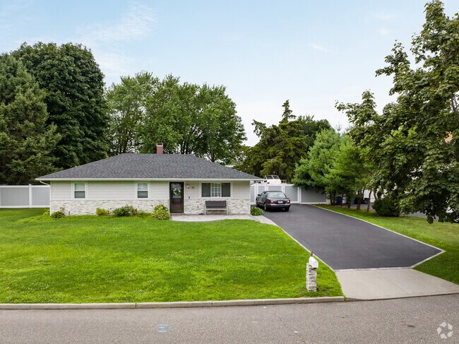 Ranch style home in Brookhavens neighborhood.