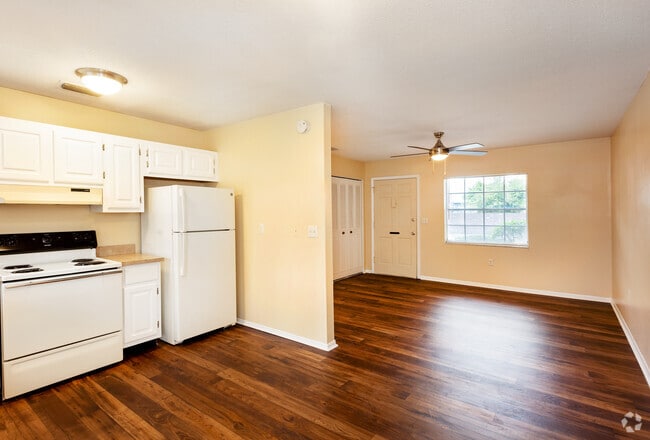 2BD/1BA - 906 SqFt - Dining Room