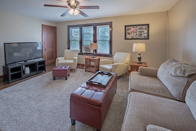 118 Nassau Ave unit Upper Apartment, Buffalo, NY 14217 - photo 5