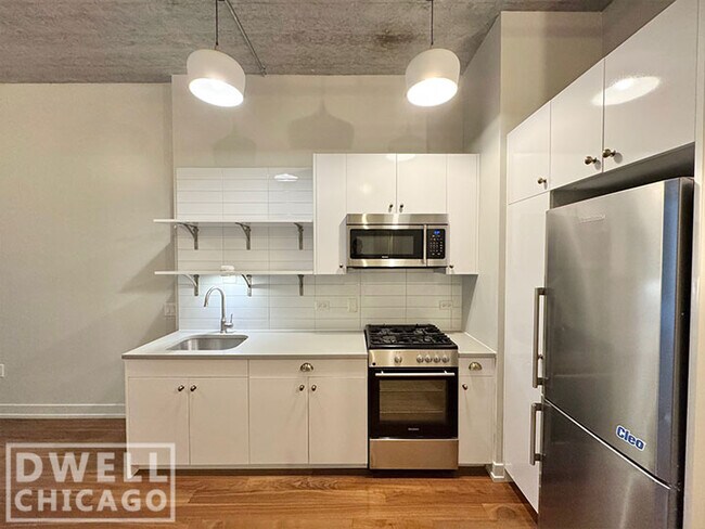 152 W Huron St unit S, Chicago, IL 60654 - photo 6