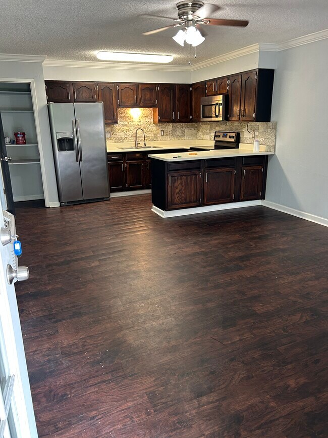 1000 Ranchero Rd unit D, Kerrville, TX 78028 - photo 5