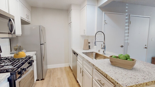 Artisan Oaks, Valencia, CA 91355 - photo 3