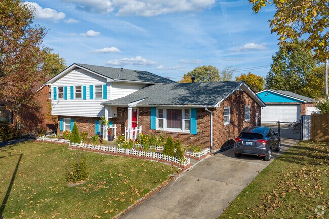 A majority of homes in Stoneybrook-Brigadoon are built on lots that are about one-quarter acre.