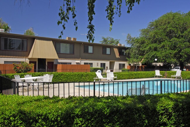 Howe Manor East Apartments, Sacramento, CA 95825 - photo 3