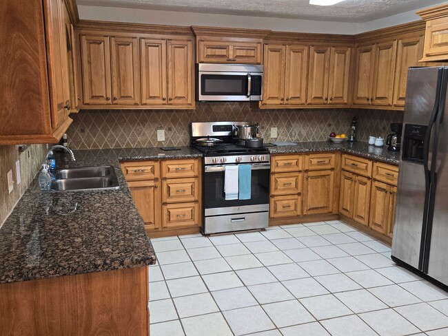 404 Crescent Dr, Bridge City, TX 77611 - photo 7