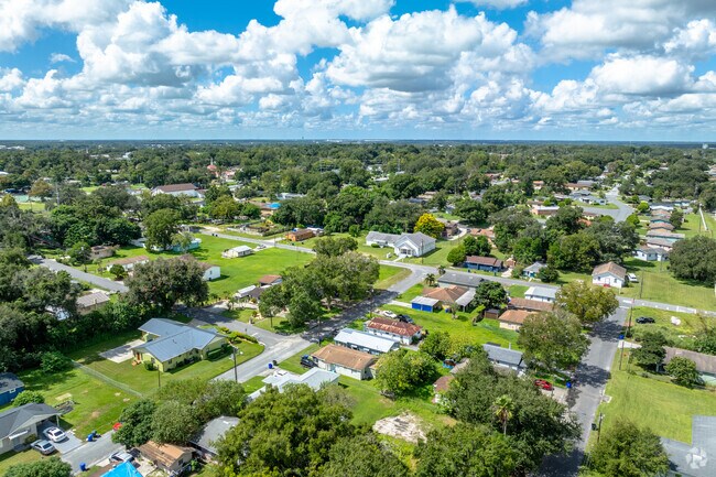 In central Lakeland, Webster Park offers a warm fun loving community.