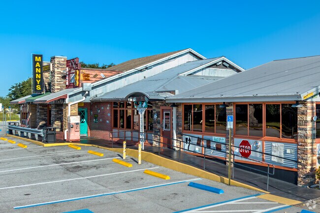 Manny’s Chophouse offers a comprehensive steak and seafood menu for residents of Lake Lucerne.