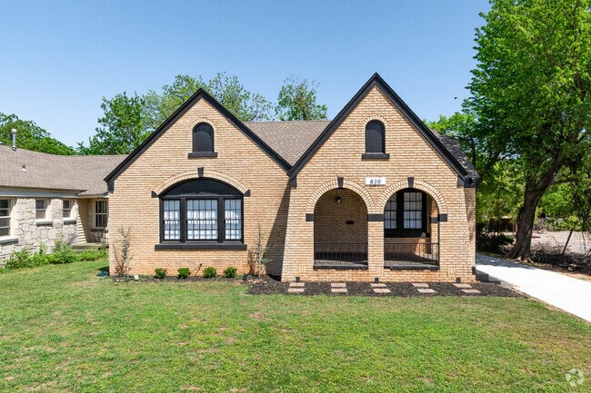 Early 20th century homes line the streets of Captiol View.