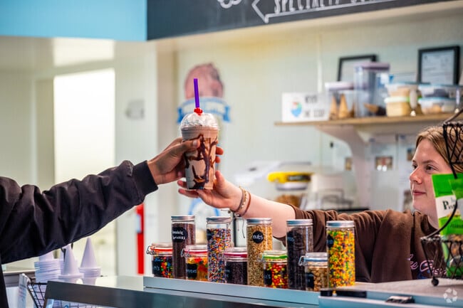 The Oh Five Scoop Shop serves delicious ice cream in the Bellair area.