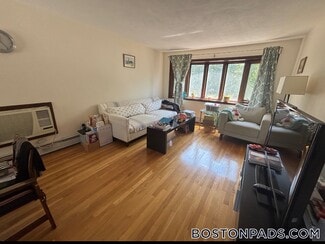 32 Fayette Rd, Bedford, MA 01730