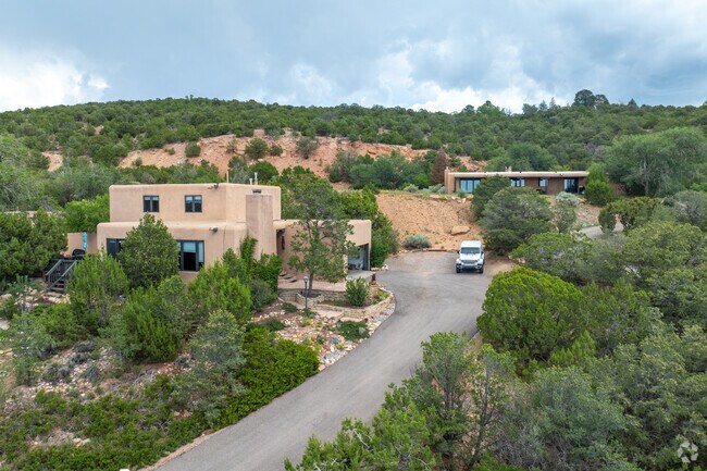 Nature lovers enjoy Sierra Del Norte for how close they can live to it.