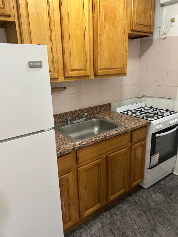 41-42-42 Elbertson St unit 402 Studio, Queens, NY 11373 - photo 4