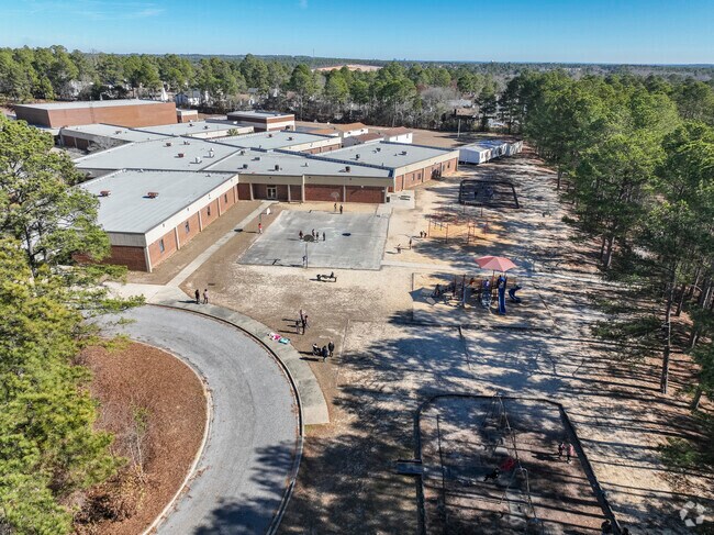 Red Bank Elementary School	offers children a great start to their academic life.