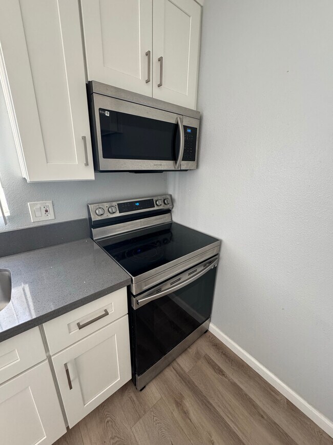 Haskell Apartments, Van Nuys, CA 91406 - photo 3