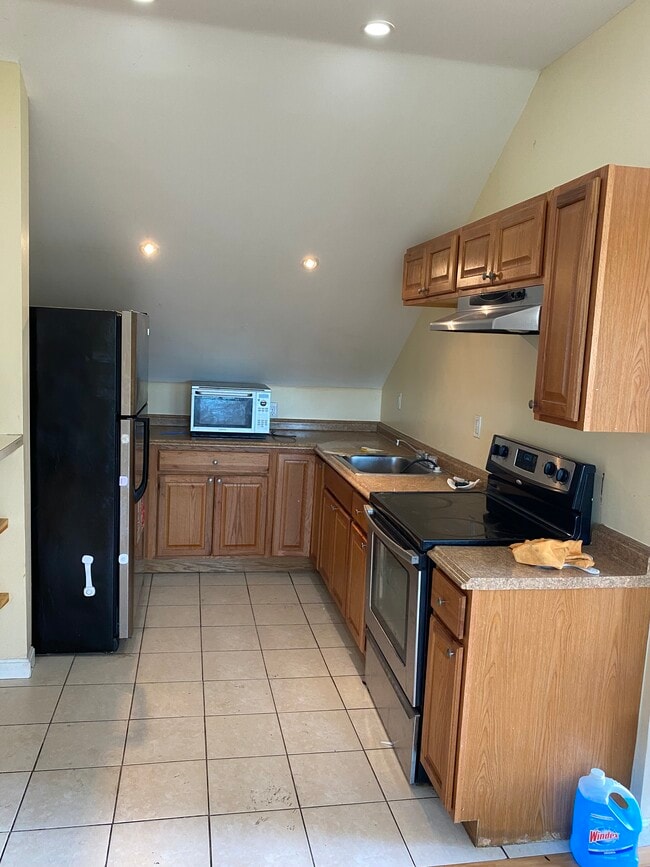 19 Nichols St unit 19 Nichols ST unit, Salem, MA 01970 - photo 4