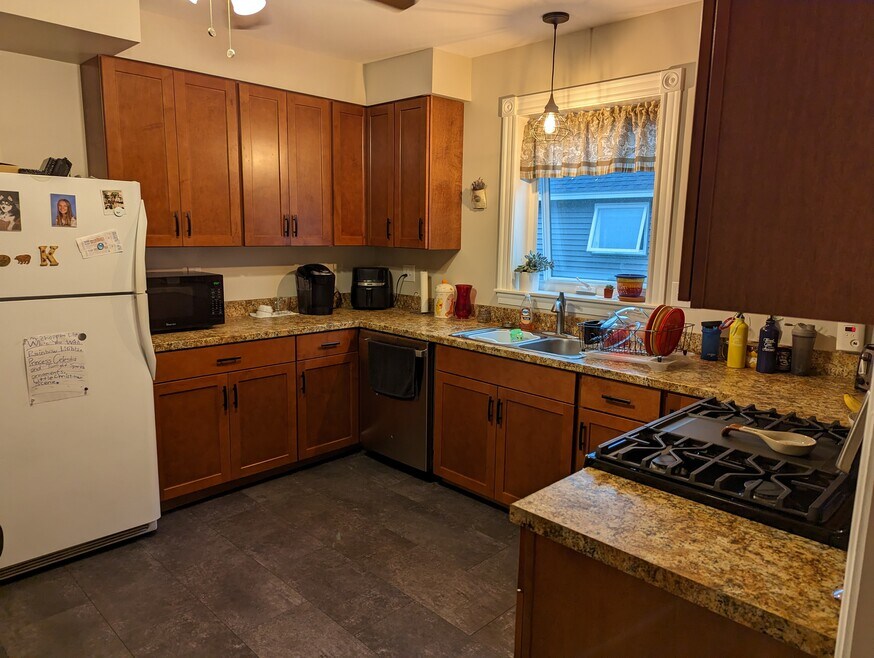35 Clinton St unit 1, Portland, ME 04103 - photo 1
