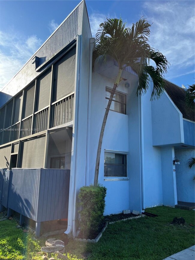 2800 S University Dr Unit 2d, Davie, FL 33328