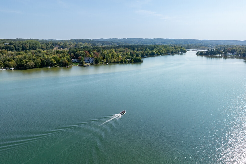 NH_LakeLeelanau_554200_P2_FINAL_MB_100324