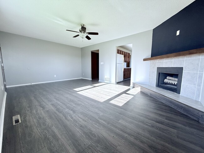 204 E Elm St unit 204 Elm, Iowa Falls, IA 50126 - photo 4