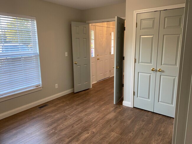 2930 E Shetland Dr, Vincennes, IN 47591 - photo 7