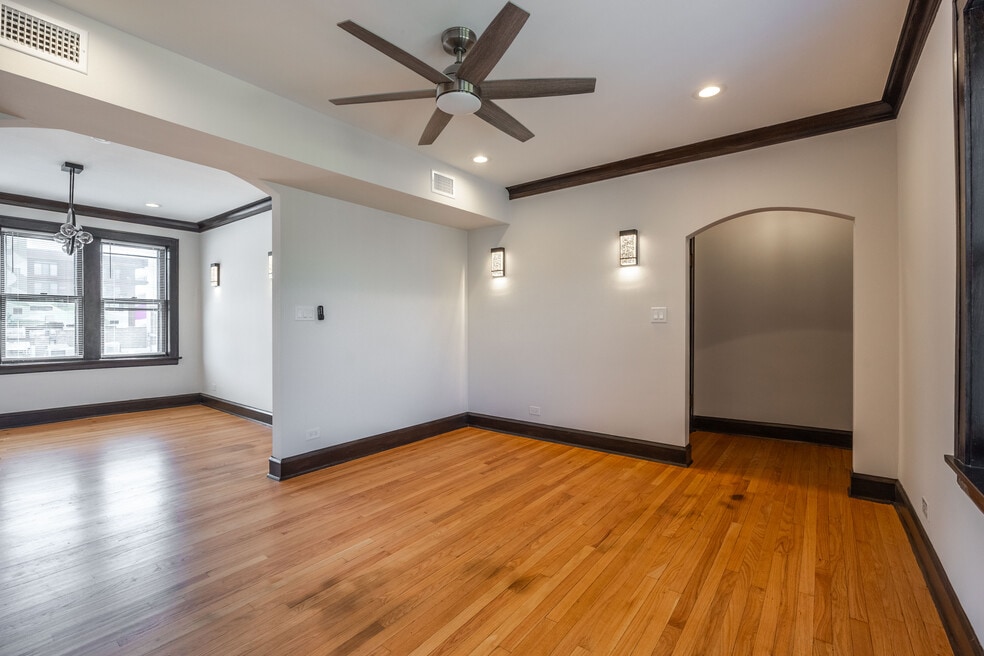 6409 N Talman Ave unit 301, Chicago, IL 60645 - photo 1