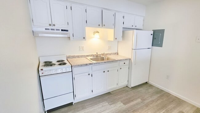 Discover Modern Comfort at Welbeck Apartments ~ Rent Special, Des Moines, IA 50310 - photo 2