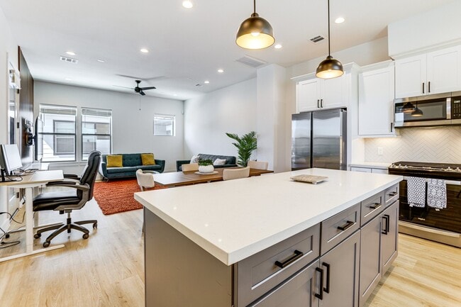 2339 Eagle St unit Compact Private Suit, Houston, TX 77004 - photo 4