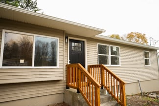 8 Sussex Ln, Worcester, MA 01602