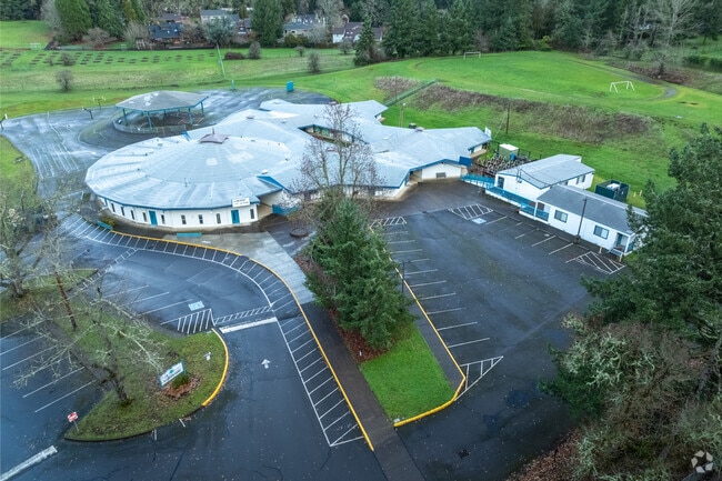 Family School Elementary is a public K-5 choice elementary school in Eugene.
