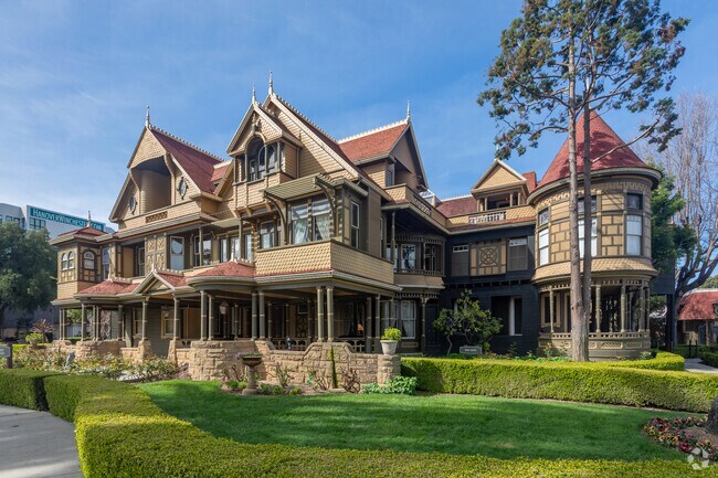 Hathaway is conveniently located 4 miles from the Winchester Mystery House