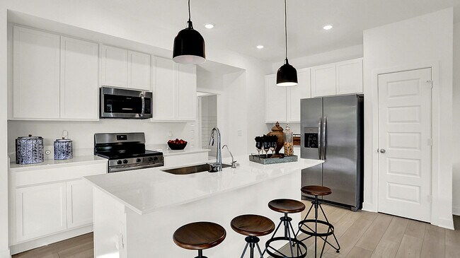 7555 Marin Pkwy, Cumberland, IN 46229 - photo 3