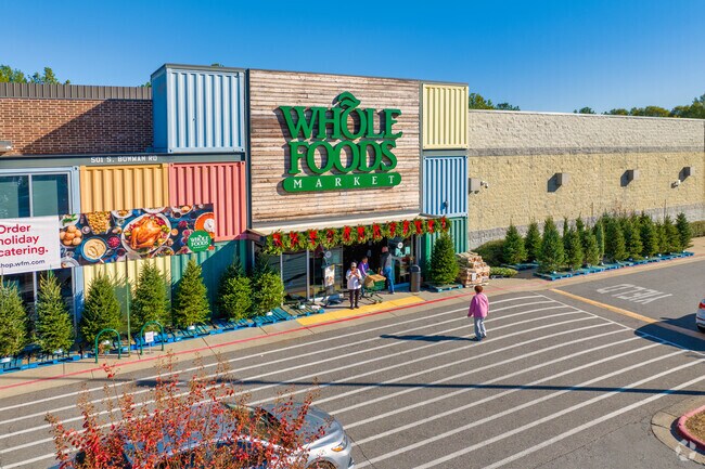 Chenal residents can grab high-quality produce and groceries at their local Whole Foods.