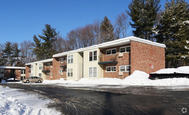Vassar Garden Apartments, Poughkeepsie, NY 12603 - photo 2