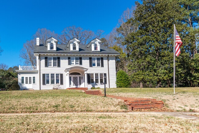 Forest Hills is also known for its collection of classical architecture, with stately Colonial Revivals.