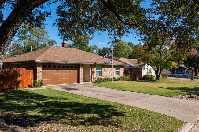 Ranch style homes are common in the Central College Station neighborhood.
