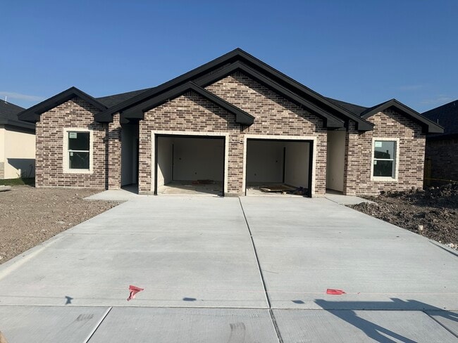 1006 Escondido Ln E unit A, Harlingen, TX 78550 - photo 6