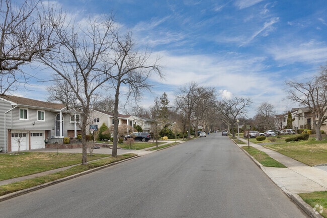 Tree lined streets and well maintained front lawns are commonplace in Searington.