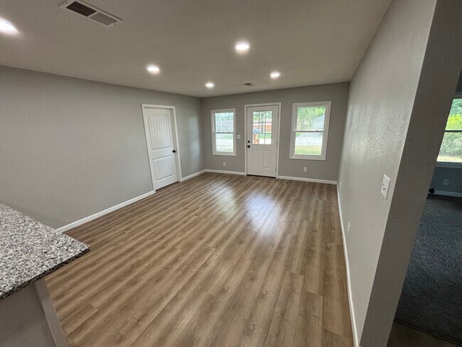 109 E Rogers St, Clinton, MO 64735 - photo 5