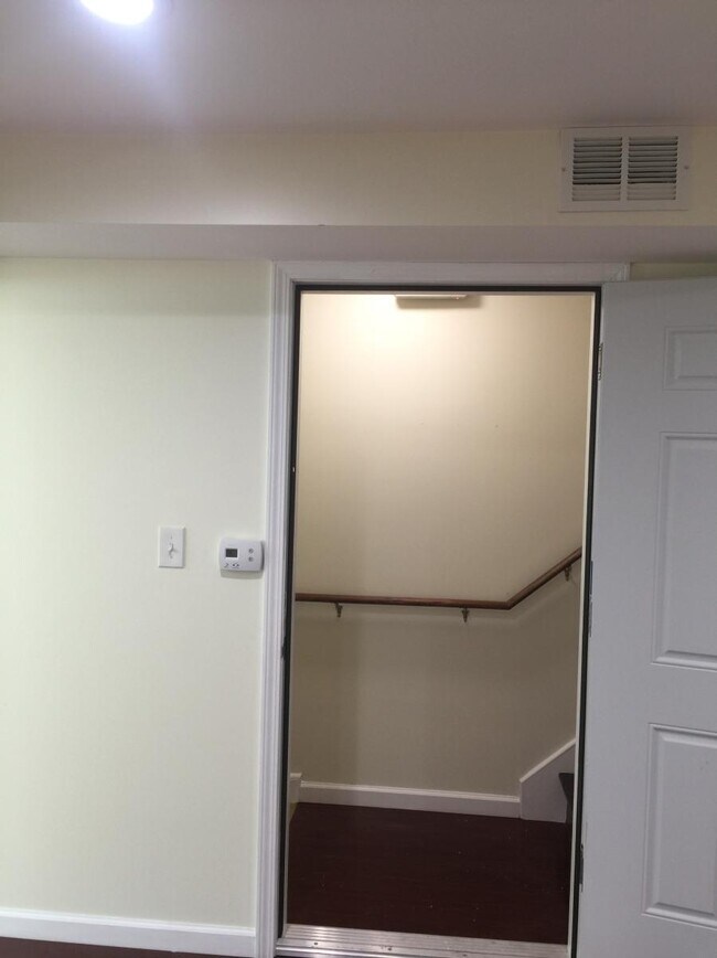 1129 Carpenter St unit 1st fl, Philadelphia, PA 19147 - photo 5