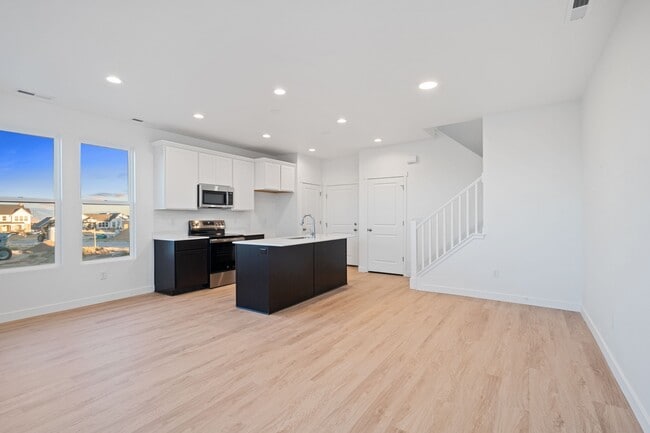 11321 S Offshore Way, South Jordan, UT 84009 - photo 3