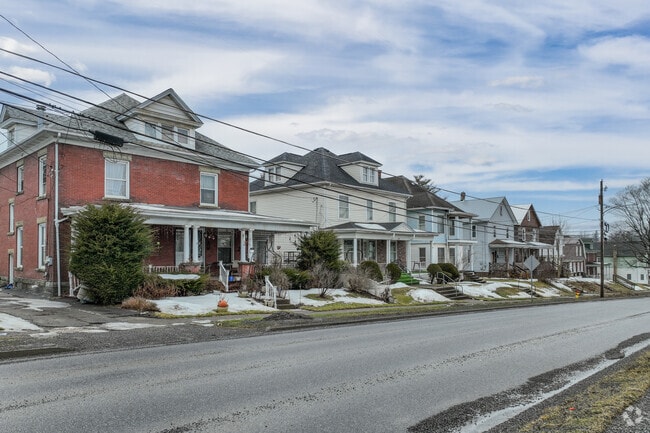 St Marys residents stay up to date on their older architect-designed houses.